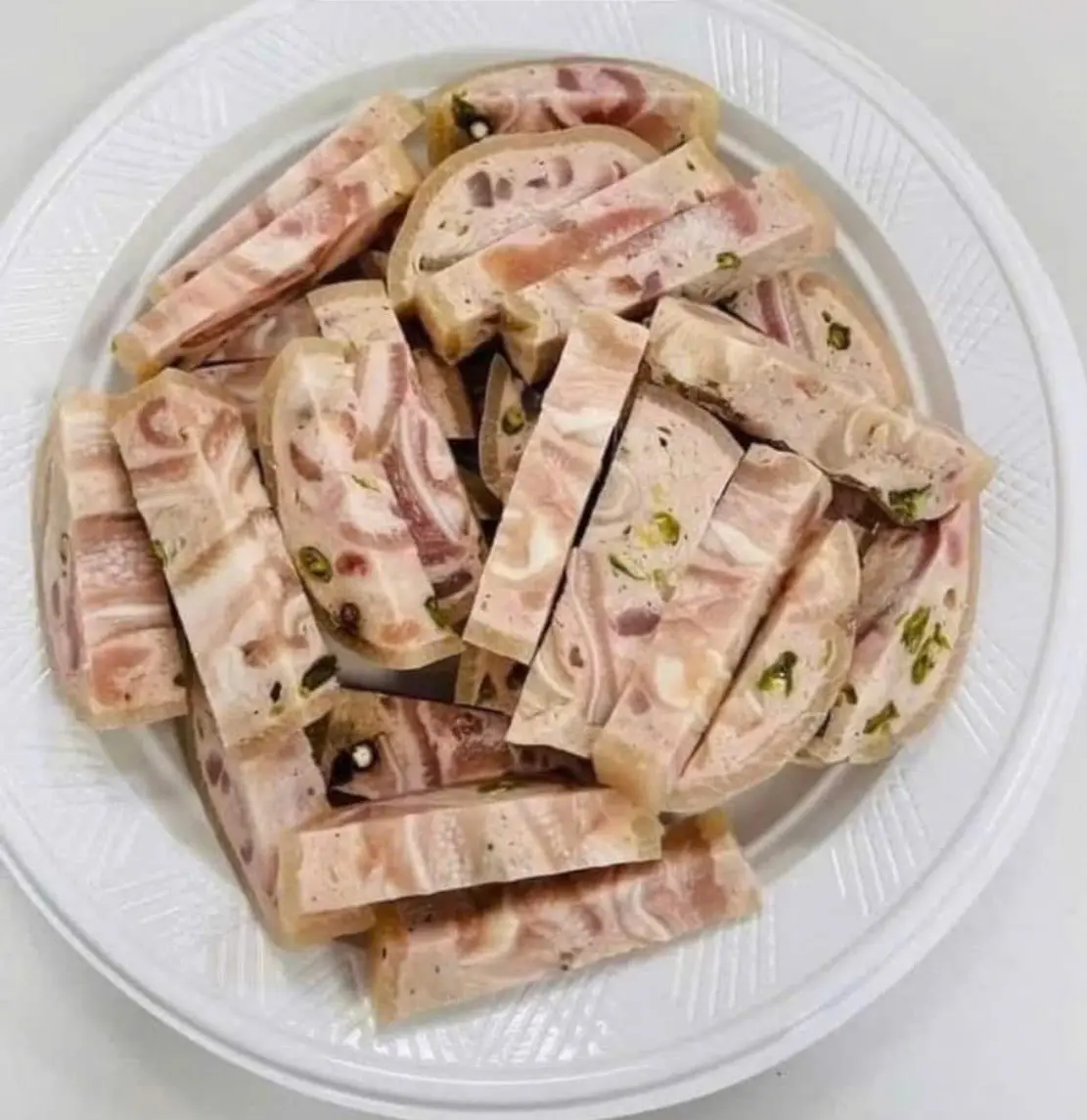 Hình ảnh Chả lụa da ớt xiêm