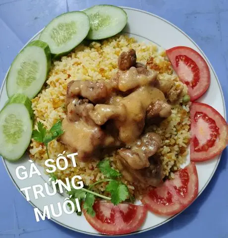 Hình ảnh CƠM GÀ SỐT TRỨNG MUỐI