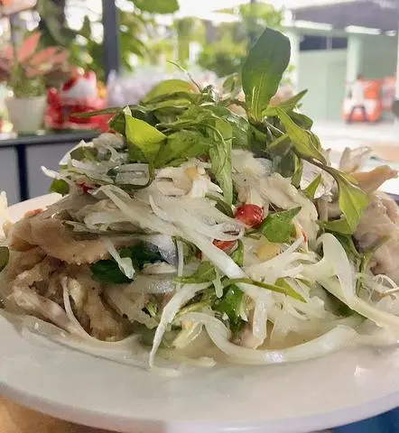 Hình ảnh gỏi gà rau răm