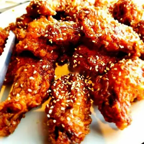 Hình ảnh Crispy chicken with garlic sauce - gà rán với sốt tương tỏi