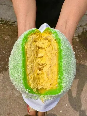 Hình ảnh Bánh crepe sầu riêng Phú Sĩ xanh - 14cm