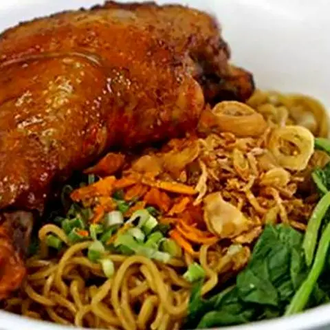 Hình ảnh Mì xào đùi gà