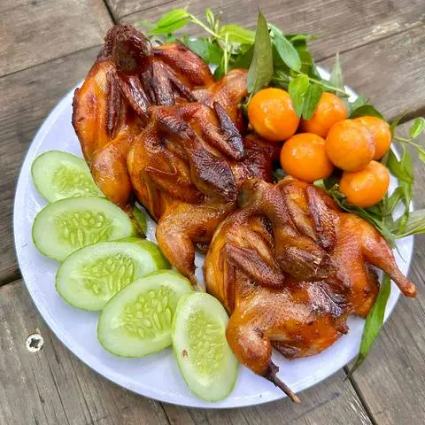 Hình ảnh Cút chiên bơ + trứng non (1 con)