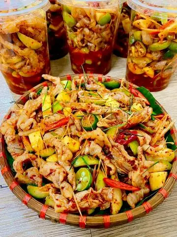 Hình ảnh chân gà rút xương trộn sốt thái hộp lớn siêu dính 
