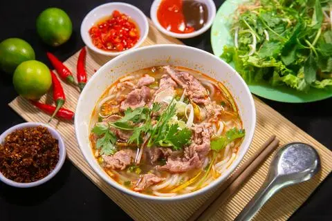 Hình ảnh Bún bò tái