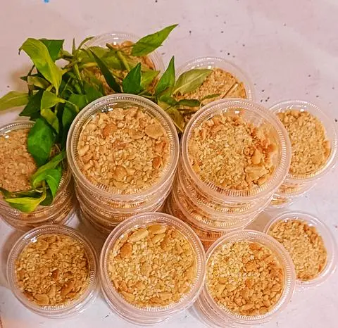 Hình ảnh muối lạc vừng ăn cùng xôi hoặc cơm lam 
