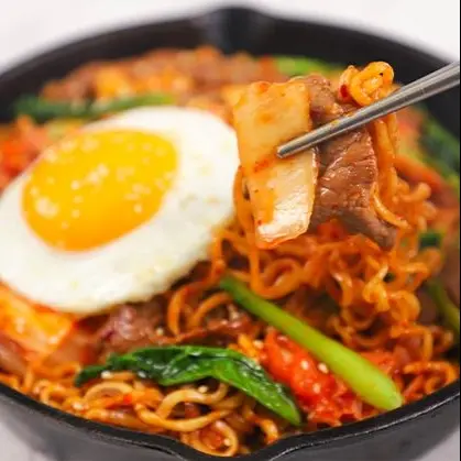 Hình ảnh Mì Xào Kim Chi Bò Trứng