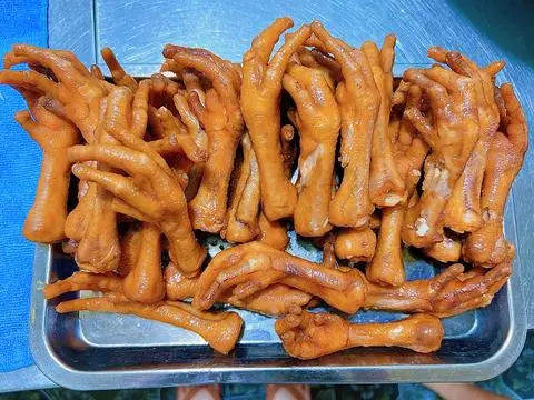 Hình ảnh chân gà lớn chiên nước mắm 
