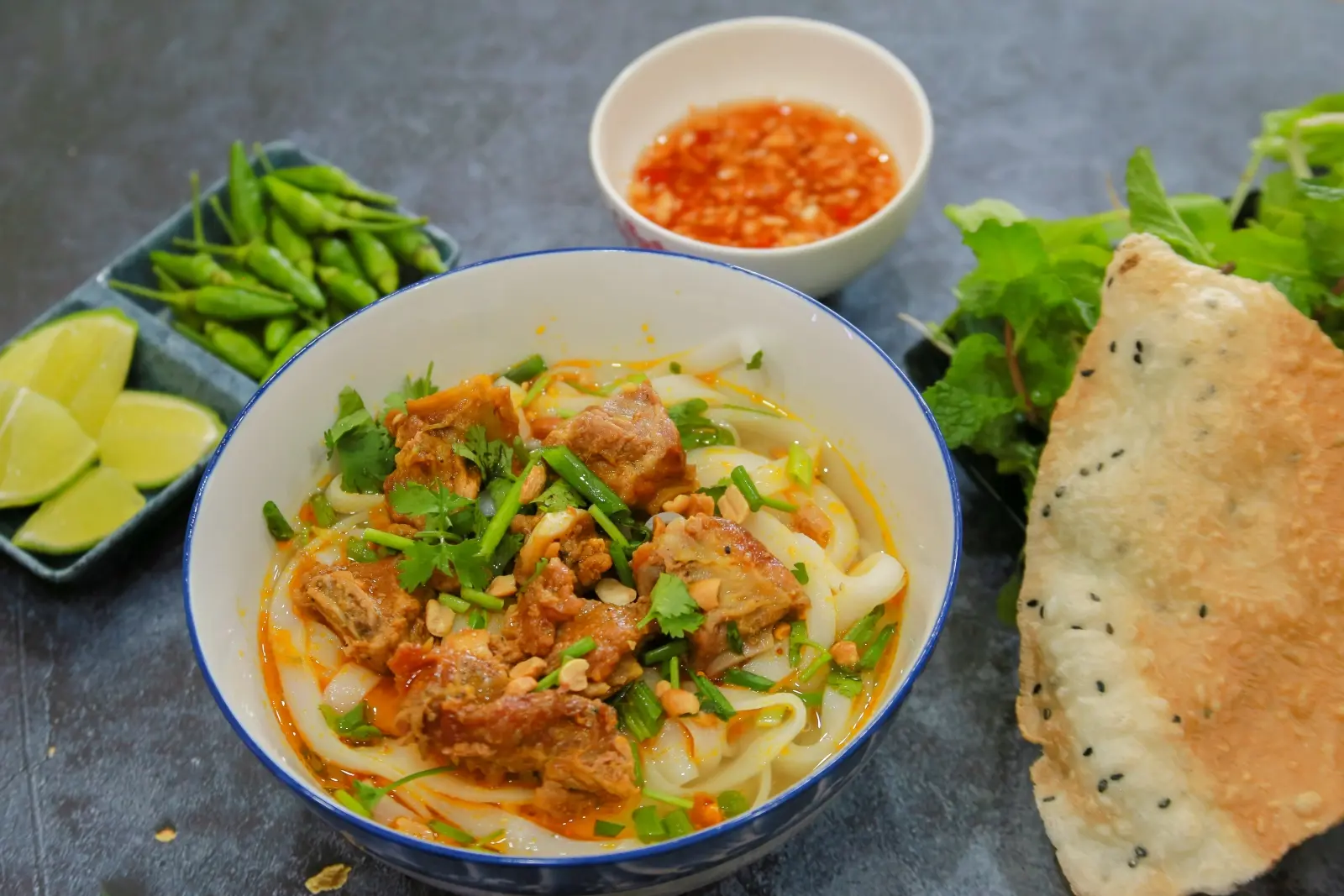 Hình ảnh Mỳ Quảng sườn non 