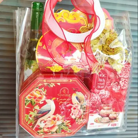 Hình ảnh Set quà tết túi dẻo quai dao ( set đỏ 1 )