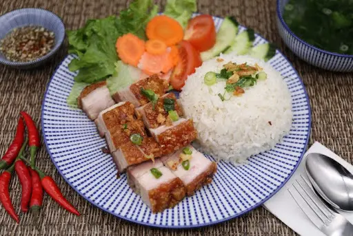 Hình ảnh Cơm Heo Quay Da Giòn 