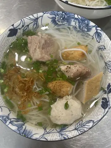 Hình ảnh hủ tiếu mọc chả