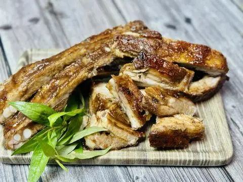 Hình ảnh Combo sườn non quay 2 (kèm 10 bánh bao)