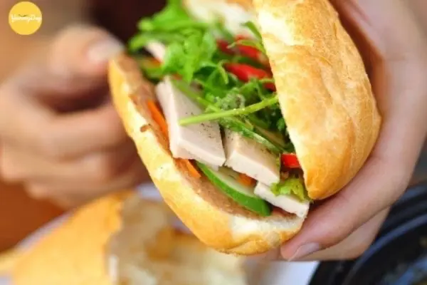 Hình ảnh Bánh mì chả lụa