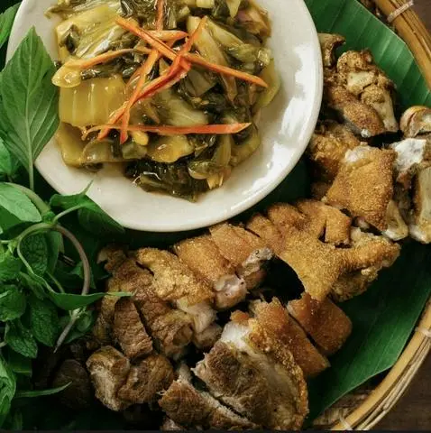 Hình ảnh Chân giò muối chiên giòn