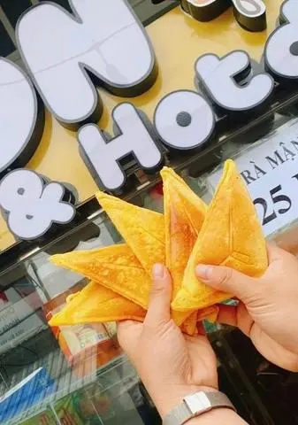 Hình ảnh Hotdog Phô Mai Chà Bông Gà Cay