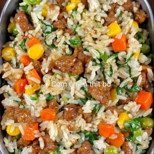 Hình ảnh Cơm chiên thịt bò 