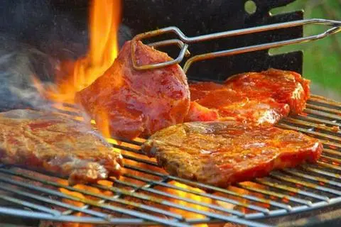 Hình ảnh Cơm tấm sườn nướng khổng lồ