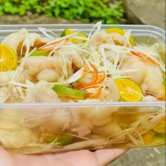 Hình ảnh chân gà rút xương sả tắc cóc non muối chấm 