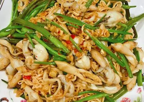 Hình ảnh Mì xào ốc móng tay
