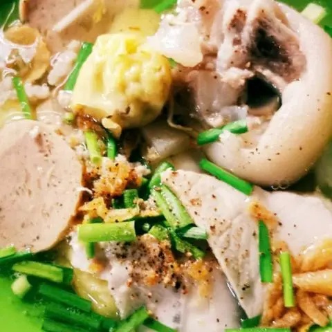 Hình ảnh hủ tiếu mì gói giò 