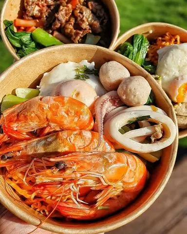 Hình ảnh Mì cay trộn bò trứng