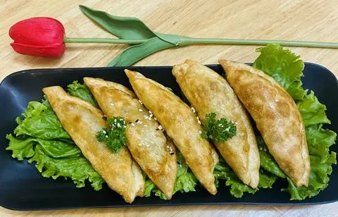 Hình ảnh Há cảo chiên giòn rụm (5 cái kèm salad)