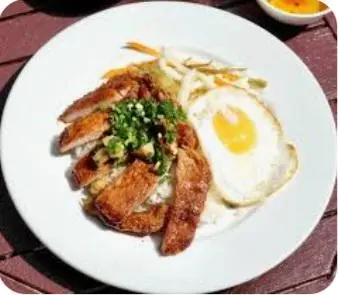 Hình ảnh Cơm Tấm Sườn Trứng+ canh rong biển