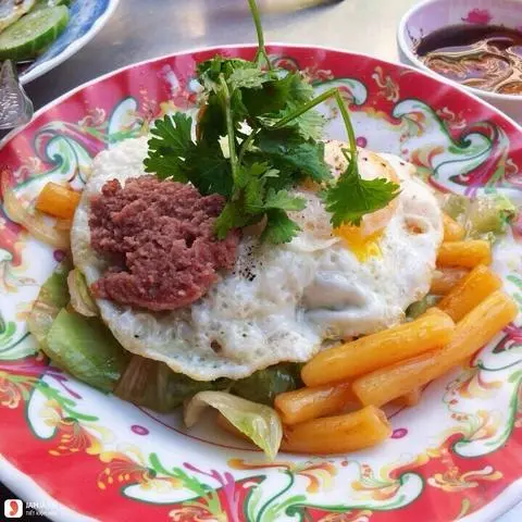 Hình ảnh Nui xào, Trứng ốp la