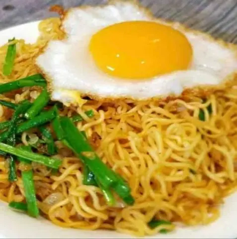 Hình ảnh Mì xào trứng ốp la