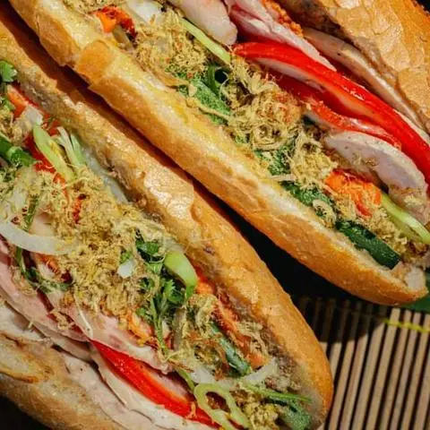 Hình ảnh Bánh mì chả Lụa Chà Bông 