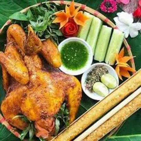 Hình ảnh 1/2 Gà Quay + 1 ống cơm lam