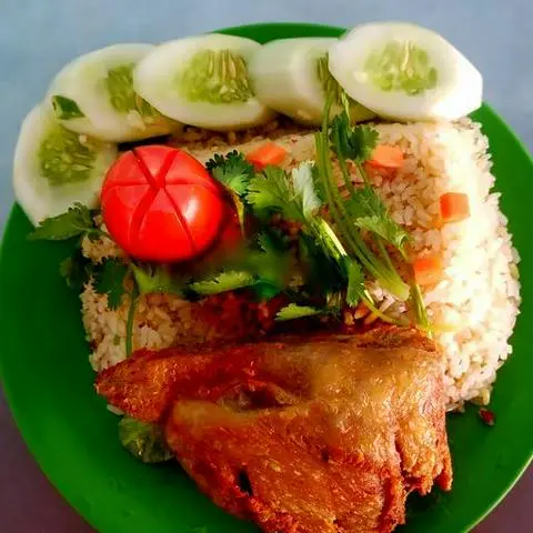 Hình ảnh Cơm chiên ức gà nhỏ sốt me