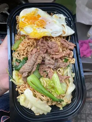 Hình ảnh Mì xào bò - trứng