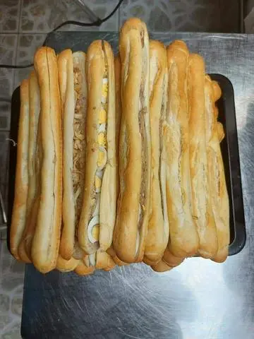 Hình ảnh Bánh mì que Pate thập cẩm