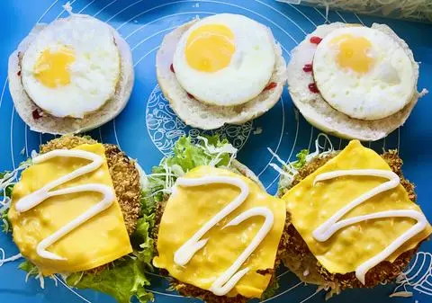 Hình ảnh Combo Hamburger Gà Phomai Trứng - pepsi 