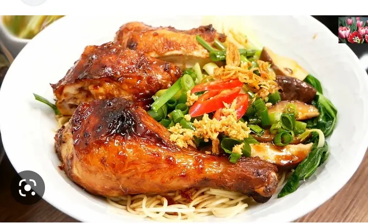 Hình ảnh Mì góc tư lớn trộn sốt mắm tỏi 