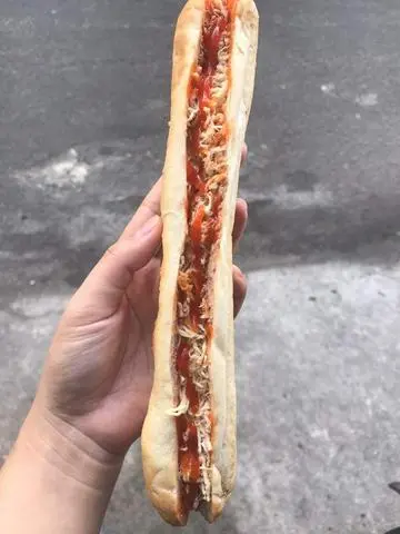 Hình ảnh Bánh mì que Pate Gà nướng