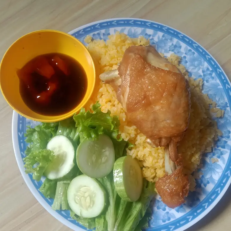 Hình ảnh Cơm đùi tỏi sốt tiêu đen ( kèm canh )