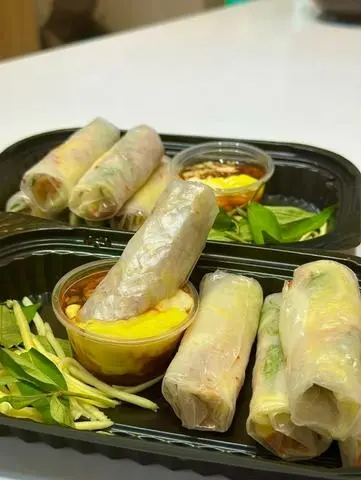 Hình ảnh Bánh Tráng Cuộn Trứng Cút