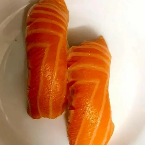 Hình ảnh Sushi Lườn Cá Hồi 