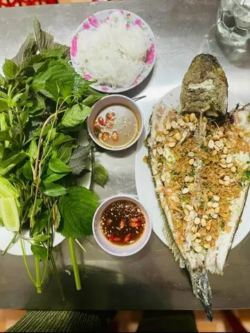 Hình ảnh Cá lóc nướng muối tuyết rau rừng