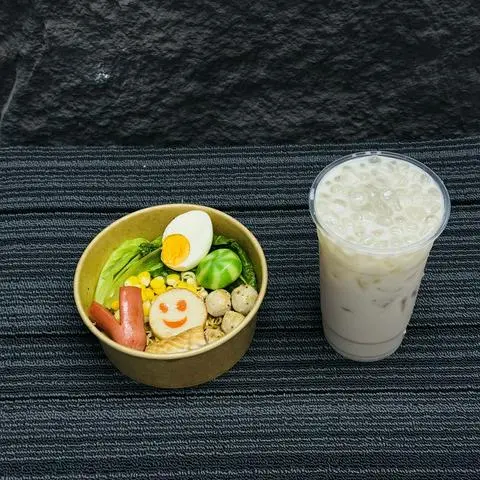 Hình ảnh combo mì thập cẩm + trà sữa hoặc Hồng trà trân châu trắng