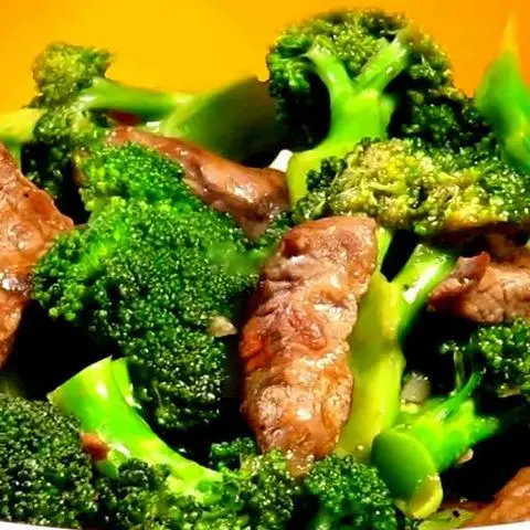 Hình ảnh Cơm bò xào bông cải