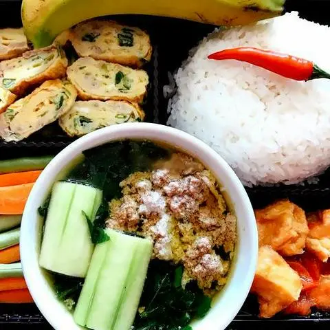 Hình ảnh Combo 9 - cơm đậu hũ sốt - trứng cuộn