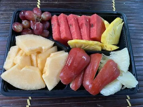 Hình ảnh Khay ĐẠI Mix NHO +DƯA ĐỎ +ROI +LÊ