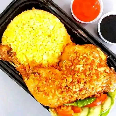 Hình ảnh Cơm gà 1/4 sốt mắm tỏi lớn