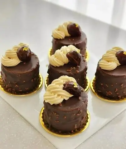 Hình ảnh Bánh kem chocolate đậu phộng