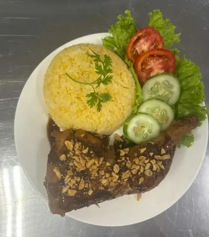 Hình ảnh cơm chiên gà sốt tiêu đen 