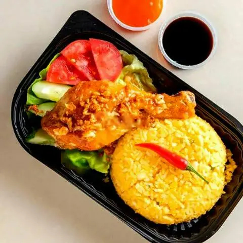 Hình ảnh Cơm gà sốt mắm tỏi nhỏ